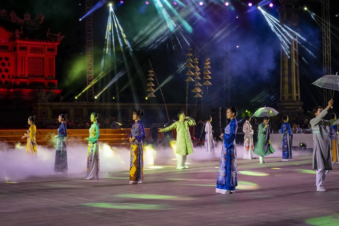 Chương trình văn hoá nghệ thuật đặc sắc, không khí lễ hội sôi động, đa sắc màu tại Khai mạc Festival nghề truyền thống Huế 2023